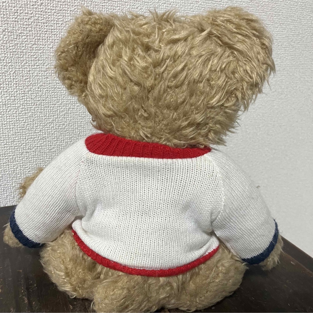 TOMMY HILFIGER(トミーヒルフィガー)のTOMMY HILFIGER トミーヒルフィガー　くまのぬいぐるみ　白セーター エンタメ/ホビーのおもちゃ/ぬいぐるみ(ぬいぐるみ)の商品写真