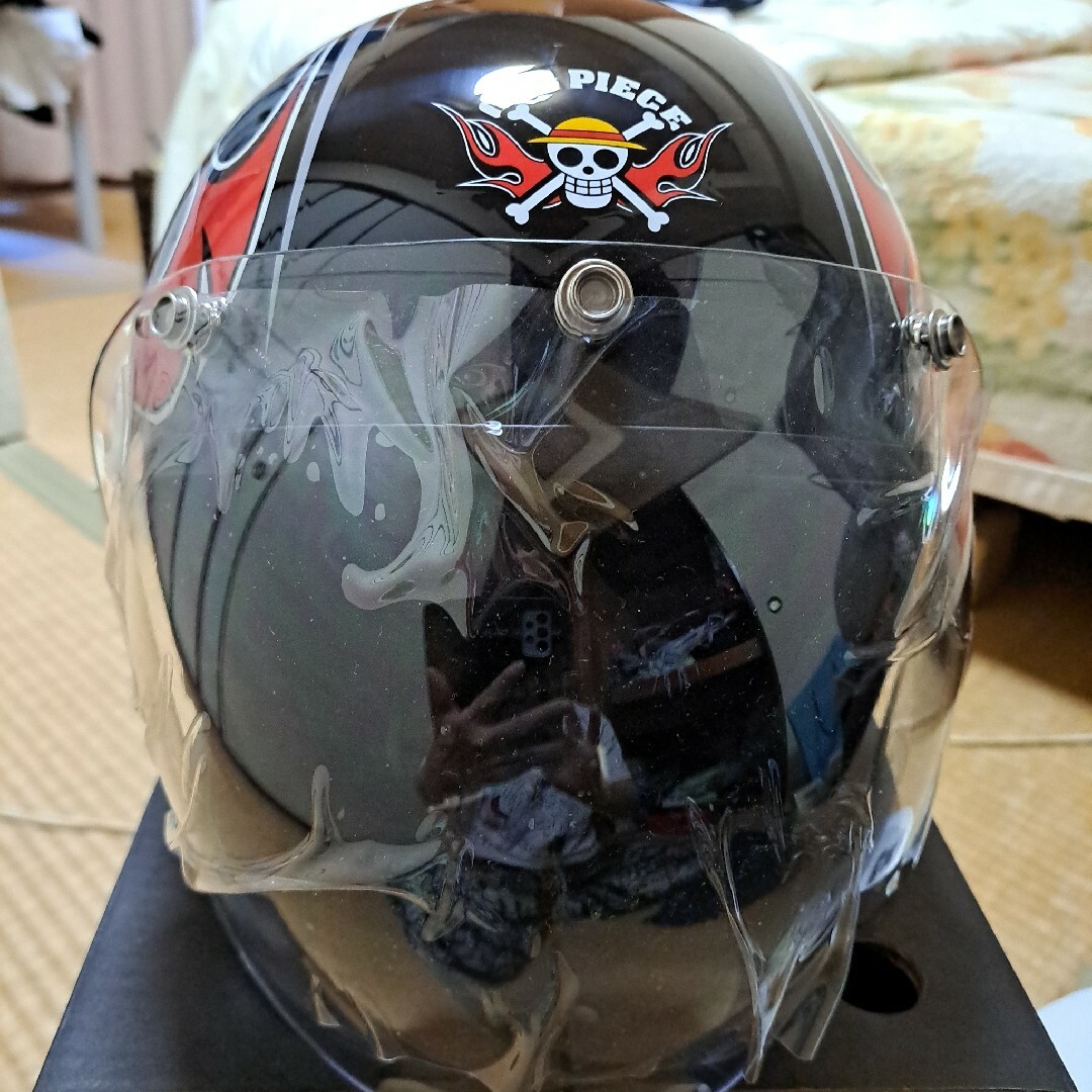 ONE PIECEバイクヘルメット(新品) 自動車/バイクのバイク(ヘルメット/シールド)の商品写真