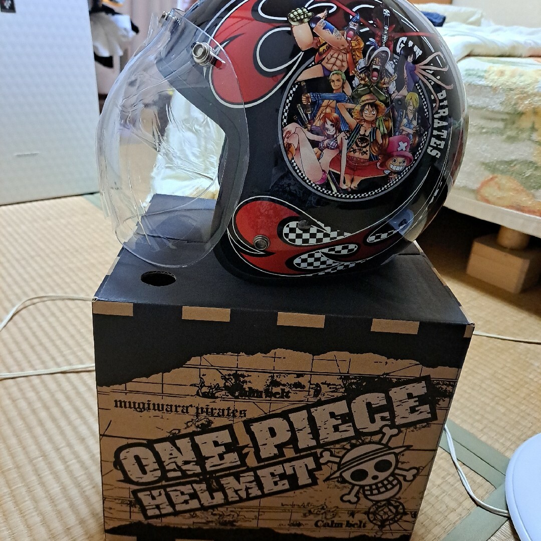 ONE PIECEバイクヘルメット(新品) 自動車/バイクのバイク(ヘルメット/シールド)の商品写真