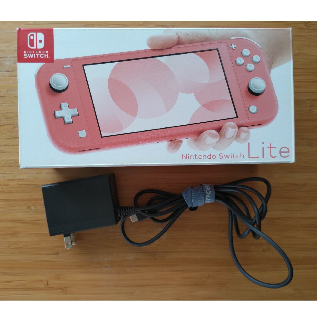 Nintendo Switch(ニンテンドースイッチ)のNINTENDO SWITCH Lite 本体 エンタメ/ホビーのゲームソフト/ゲーム機本体(家庭用ゲーム機本体)の商品写真