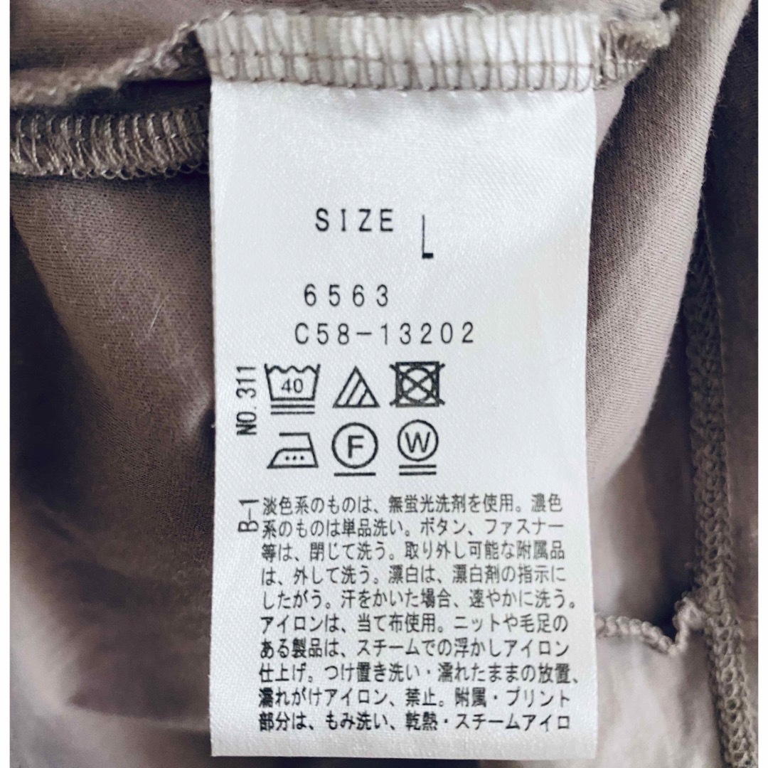 INDEX(インデックス)のインデックス　グレージュトップス　Ｌ レディースのトップス(シャツ/ブラウス(半袖/袖なし))の商品写真