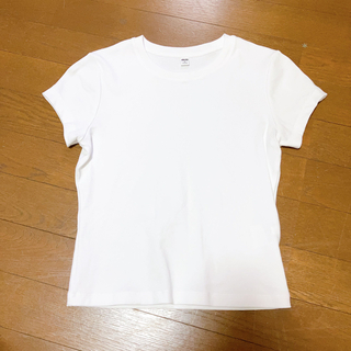 ユニクロ(UNIQLO)のUNIQLO クロップド丈　トップス(Tシャツ(半袖/袖なし))