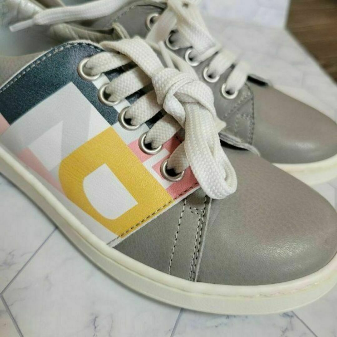 FENDI - FENDI お洒落 ロゴ入り スニーカー スポーツ お出かけに