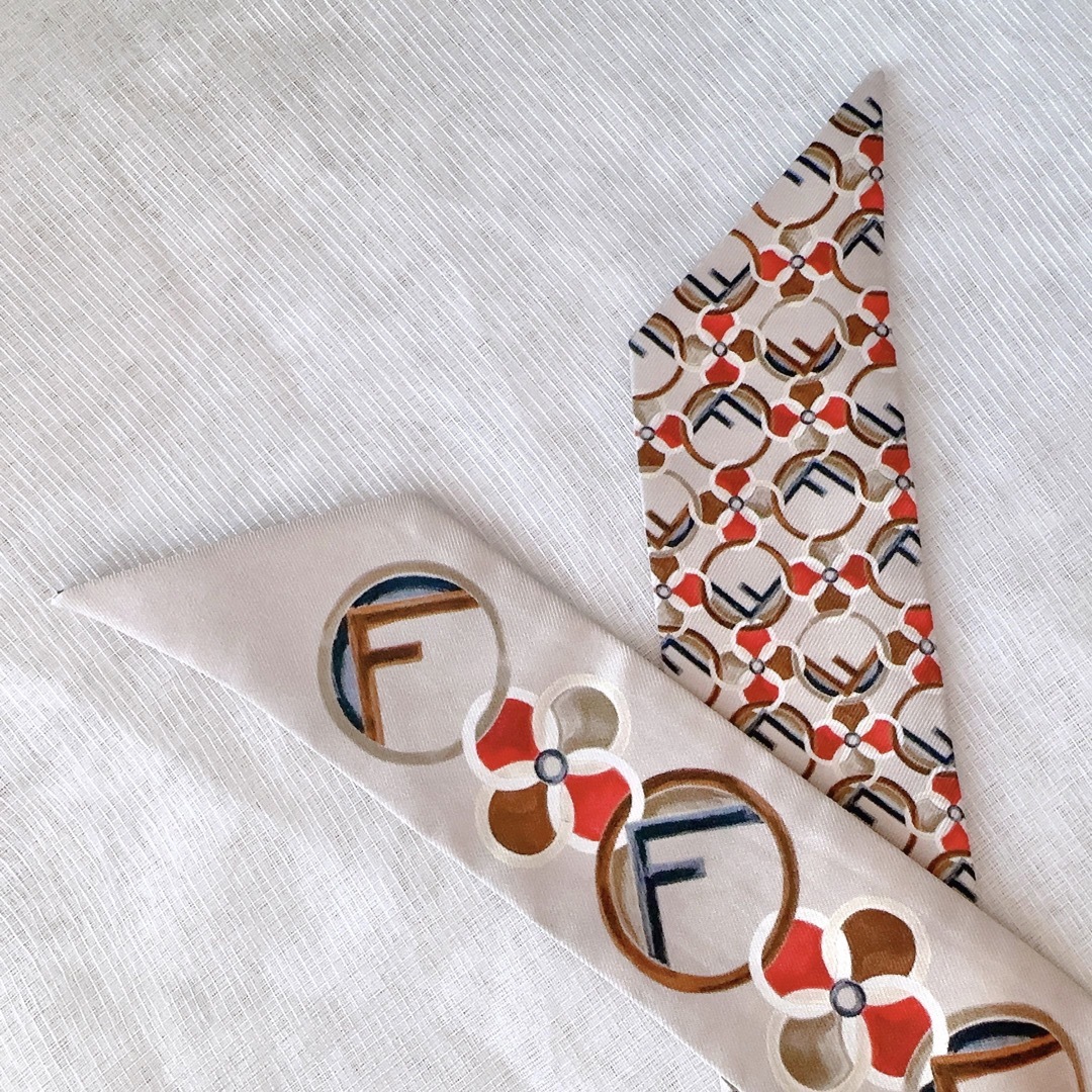 ファッション小物FENDI フェンディ　ズッカ　ロゴ　ラッピー　バンダナ　スカーフ　極美品