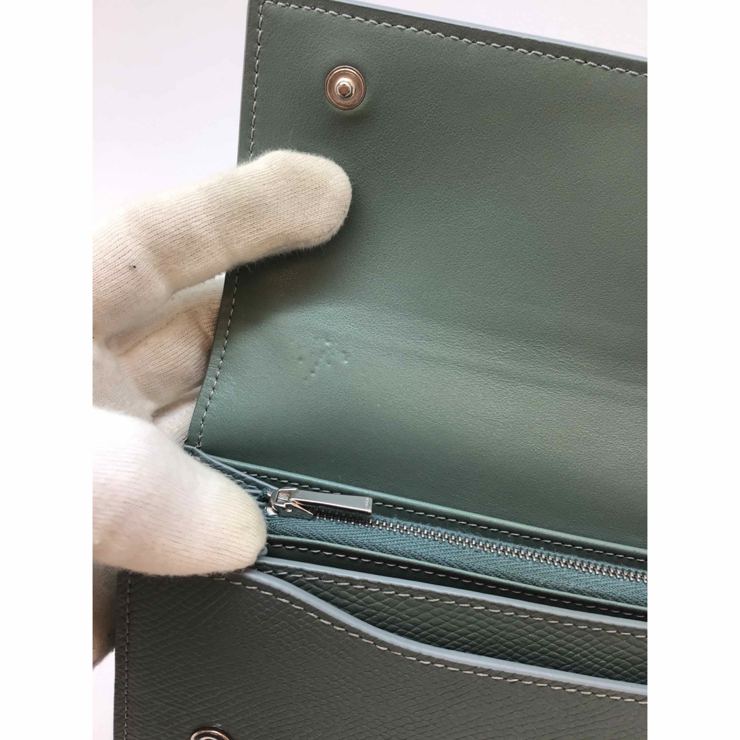 celine(セリーヌ)のCELINE  二つ折り長財布　10B563bBEL  グリーン レディースのファッション小物(財布)の商品写真