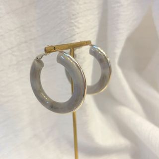 【金属アレルギー対応】グレーマーブルフープピアス(ゴールド)(ピアス)