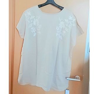 アズールバイマウジー(AZUL by moussy)の新品 アズールバイマウジー 刺繍 2way Tシャツ (ベージュ)(Tシャツ(半袖/袖なし))