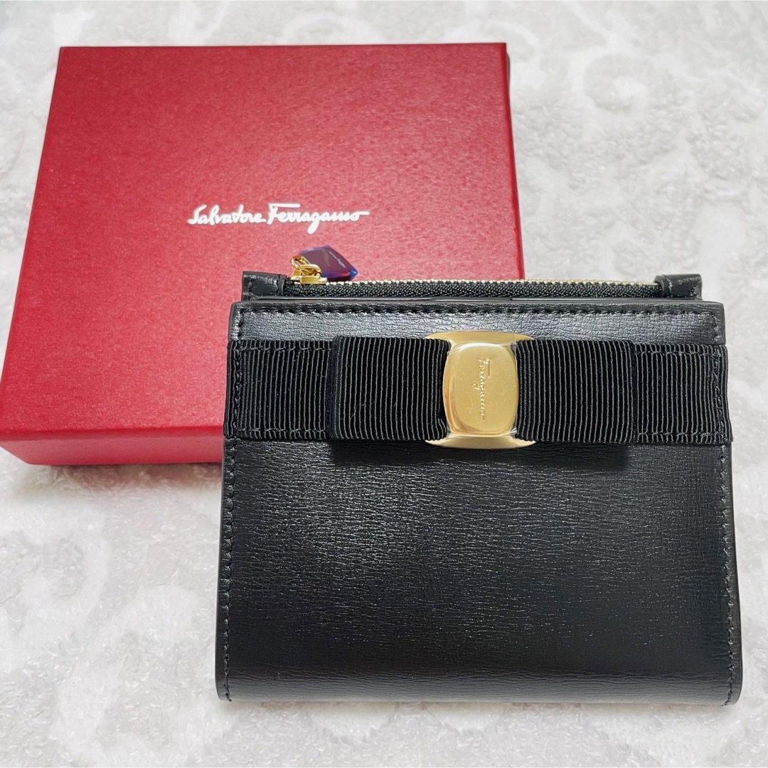 新品♡ Salvatore Ferragamoサルバトーレフェラガモ 二つ折財布 最短