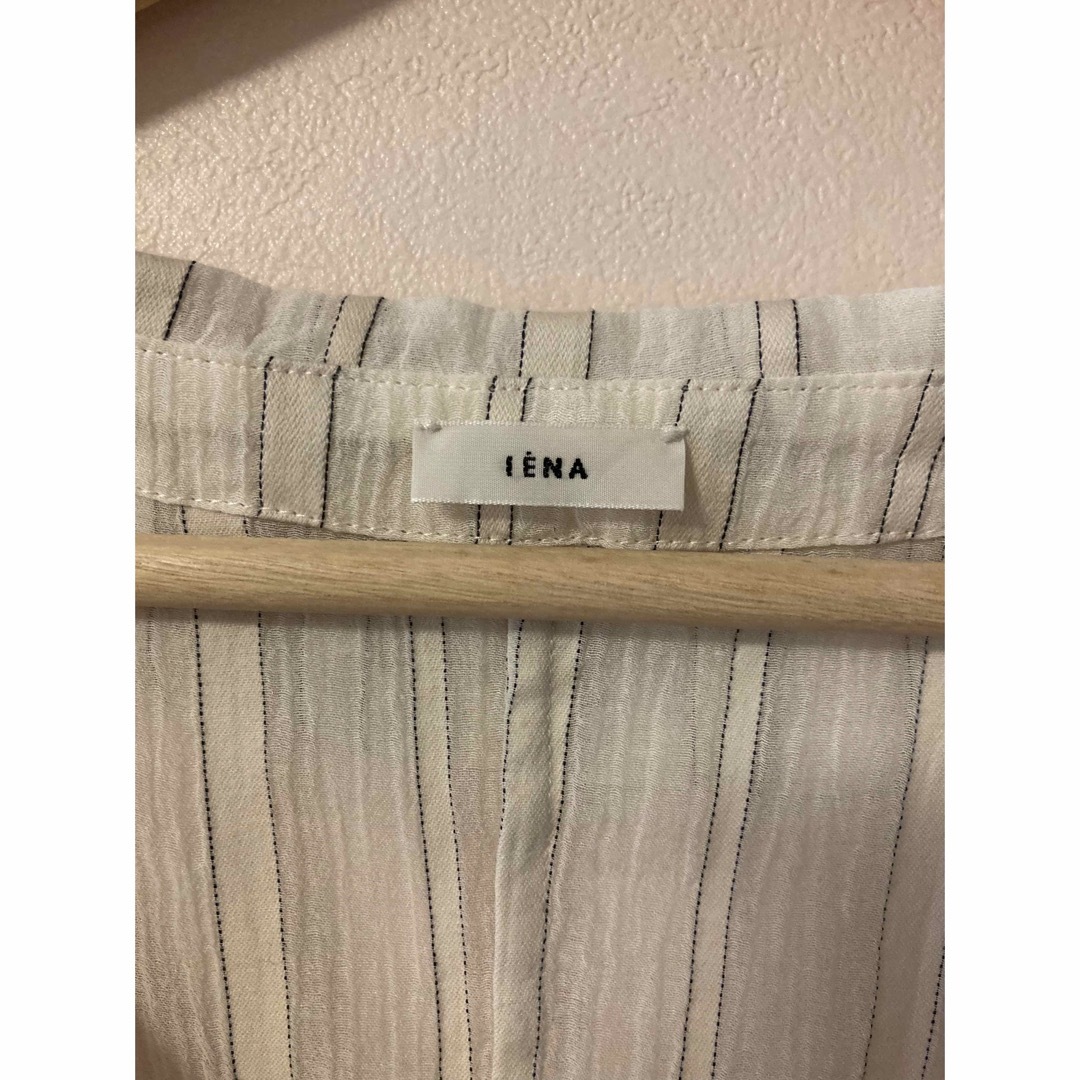 IENA(イエナ)のイエナ　シルク混　フリルシャツ　ブラウス　美品 レディースのトップス(シャツ/ブラウス(半袖/袖なし))の商品写真