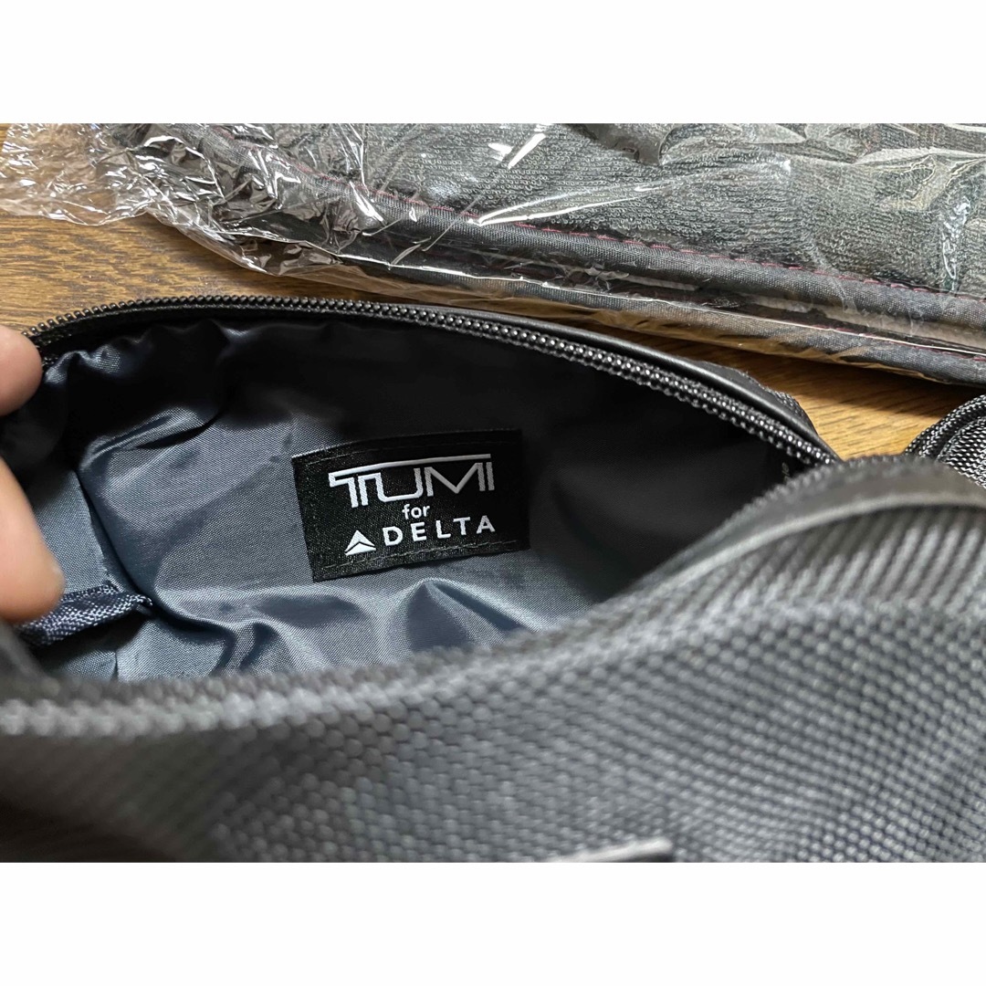 TUMI(トゥミ)のTUMI製デルタ航空ポーチ未使用 メンズのバッグ(トラベルバッグ/スーツケース)の商品写真