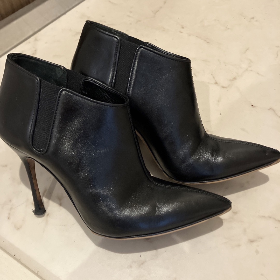 MANOLO BLAHNIK(マノロブラニク)のMANOLO BLAHNIK マノロブラニク ショートブーツ　23.5 レディースの靴/シューズ(ブーツ)の商品写真