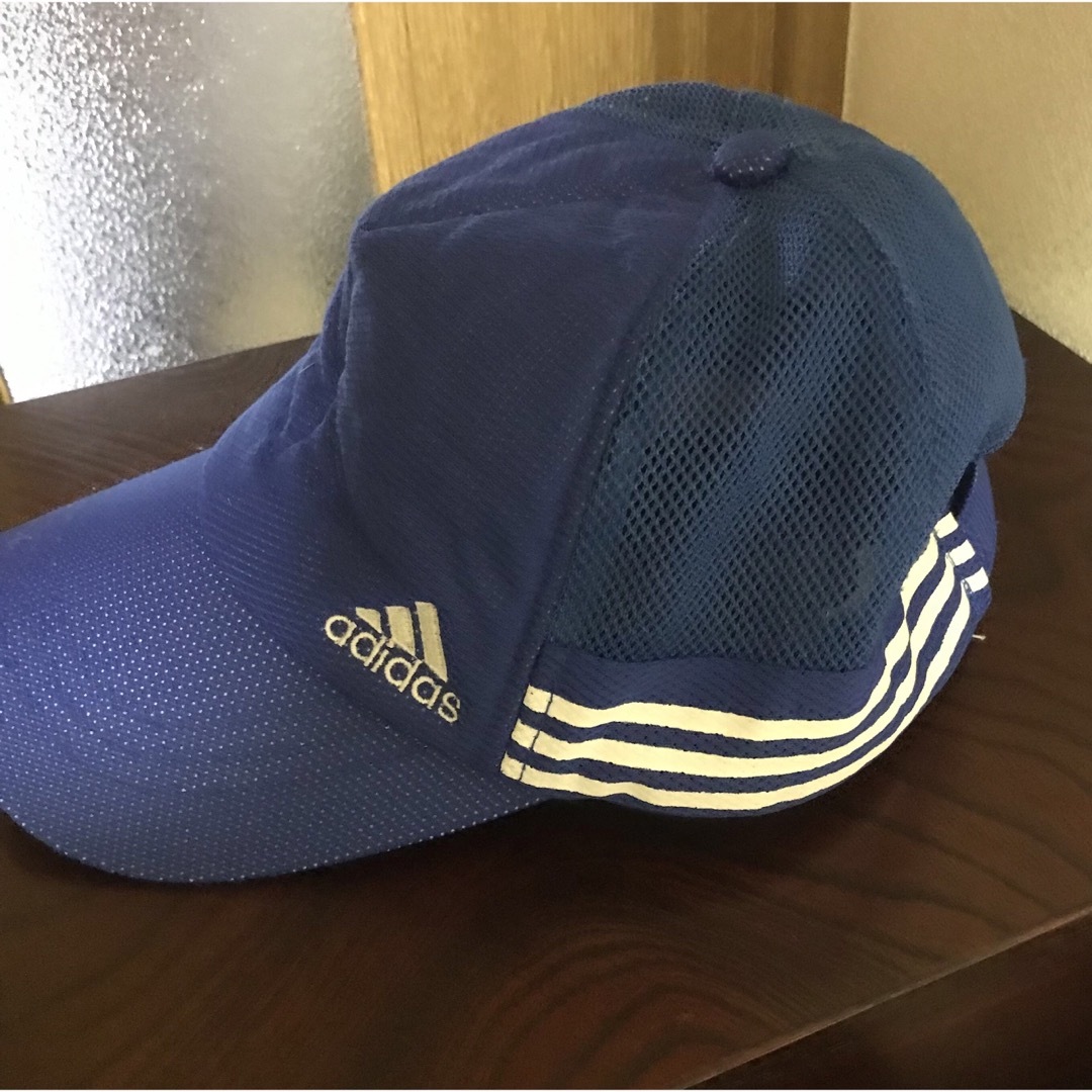 adidas(アディダス)のadidasキャップ❣️57〜60cm キッズ/ベビー/マタニティのこども用ファッション小物(帽子)の商品写真