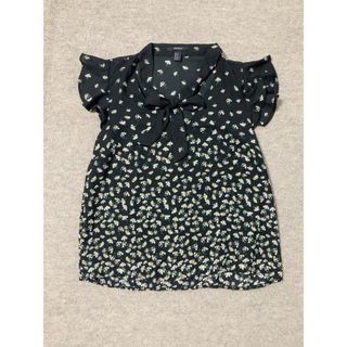 フォーエバートゥエンティーワン(FOREVER 21)の【美品】FOREVER21★ボウタイリボン付き小花柄フレンチスリーブカットソーM(カットソー(半袖/袖なし))