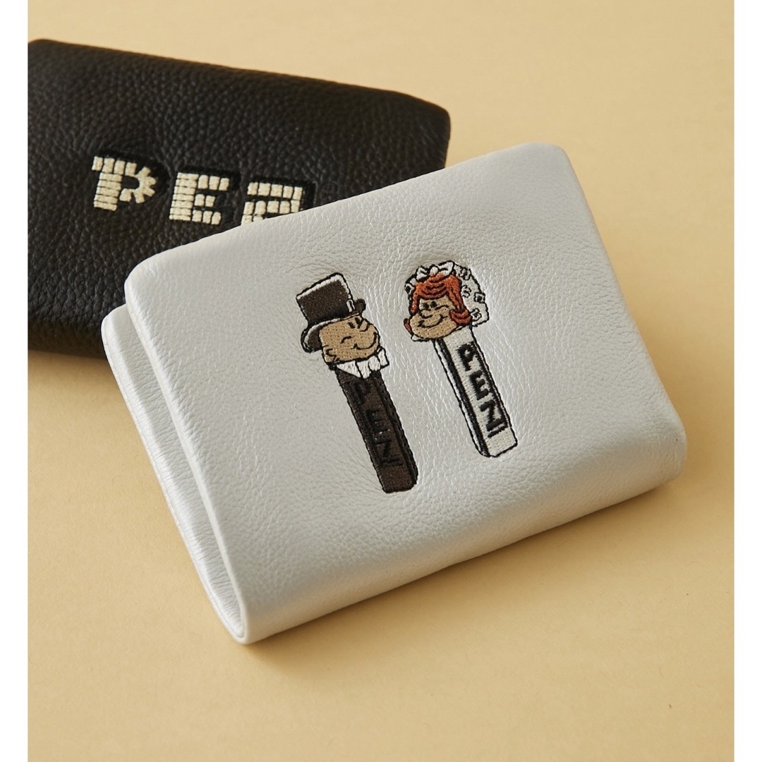 ”PEZ（ペッツ）× ear” 刺繍折り財布