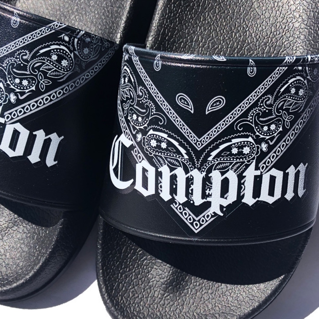 Compton シャワーサンダル コンプトン バンダナ柄 ブラック　黒