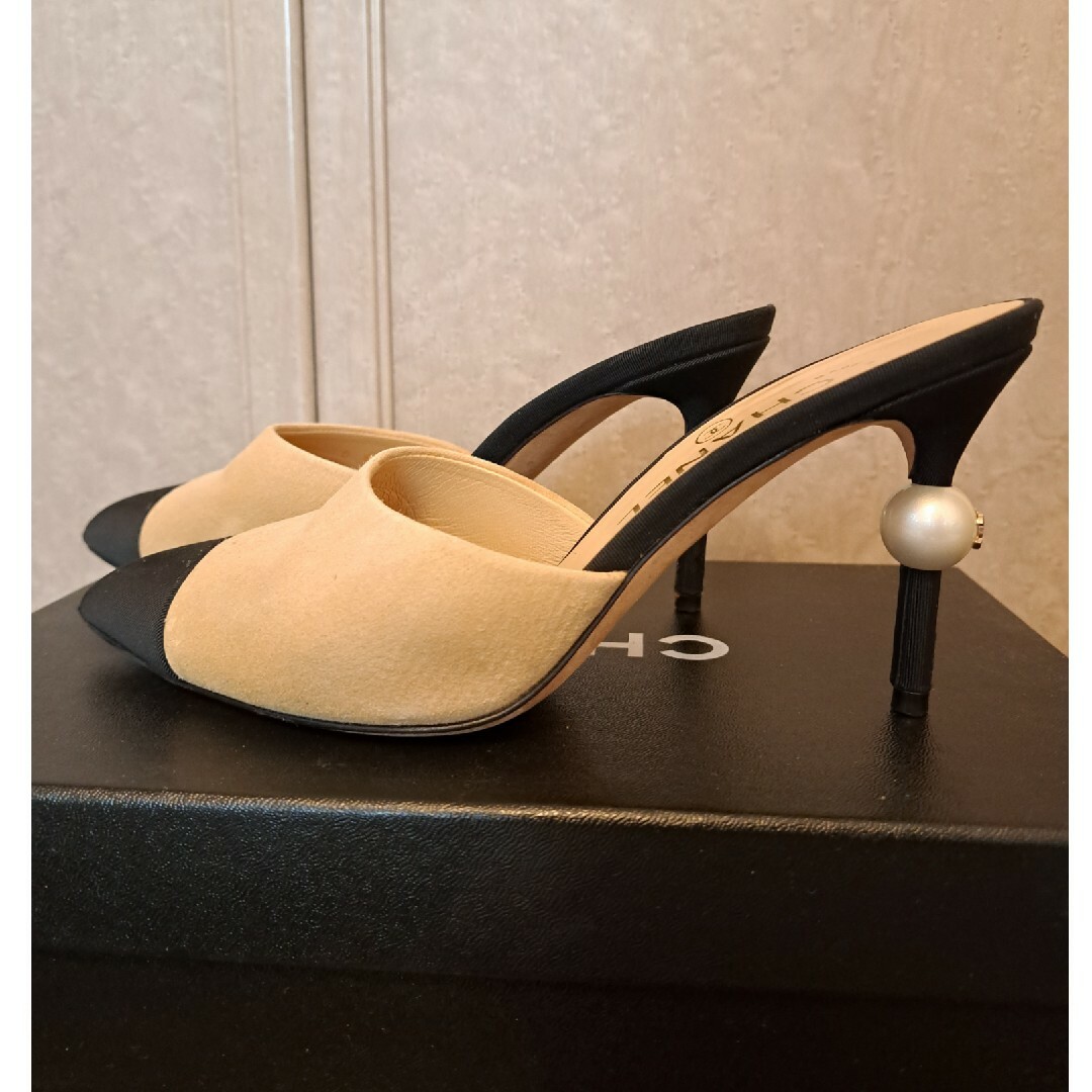 CHANEL - CHANEL バイカラー ミュール パールヒール ベージュ×黒 35.5