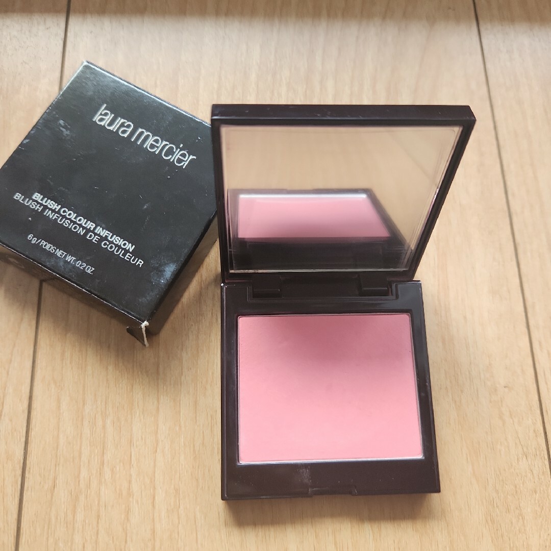 laura mercier(ローラメルシエ)のローラ メルシエ ブラッシュ カラー インフュージョン 01 ストロベリー 6g コスメ/美容のベースメイク/化粧品(チーク)の商品写真