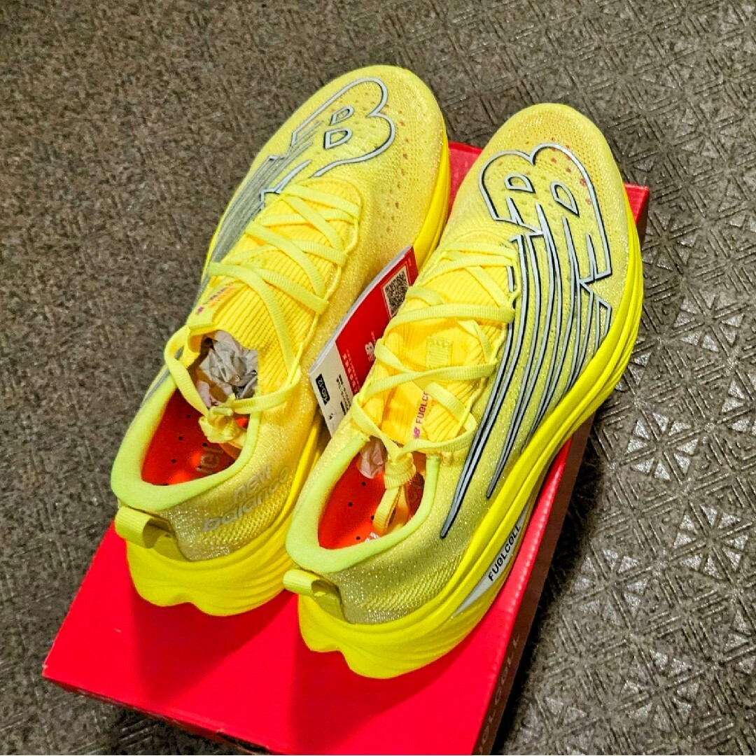 New Balance(ニューバランス)のFuelCellフューエルセルスーパーコンプエリート MRCELCP3 27.0 スポーツ/アウトドアのランニング(シューズ)の商品写真