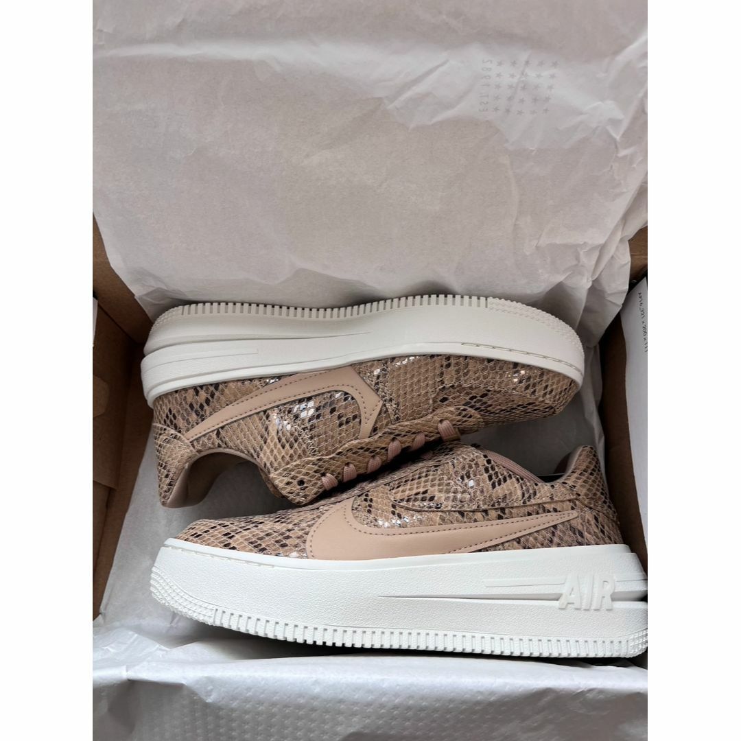 NIKE 新品NIKE AF1 PLT.AF.ORM LV8 エアフォース1 スネークの通販