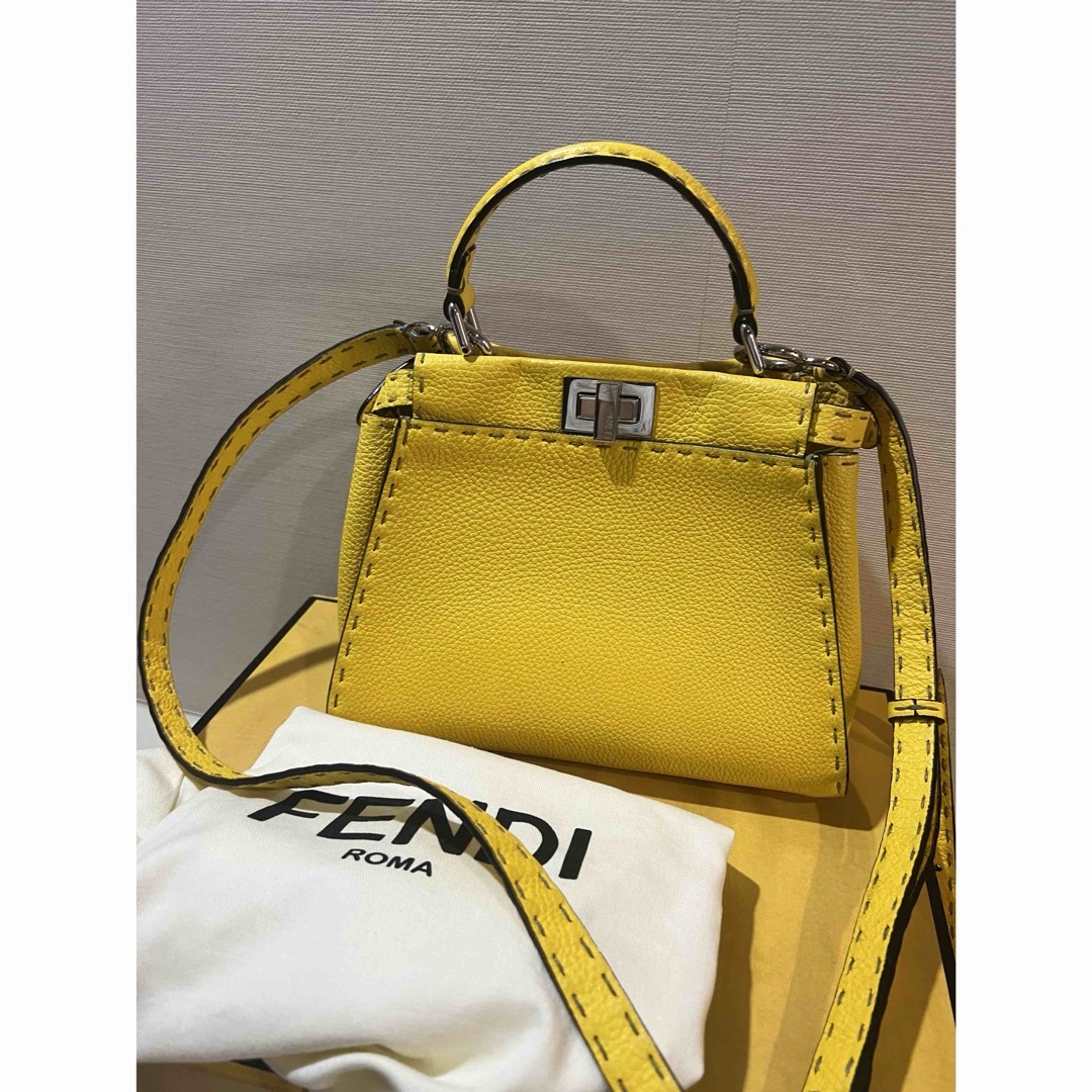 12日まで限定価格 FENDI フェンディ ミニピーカブー 正規品