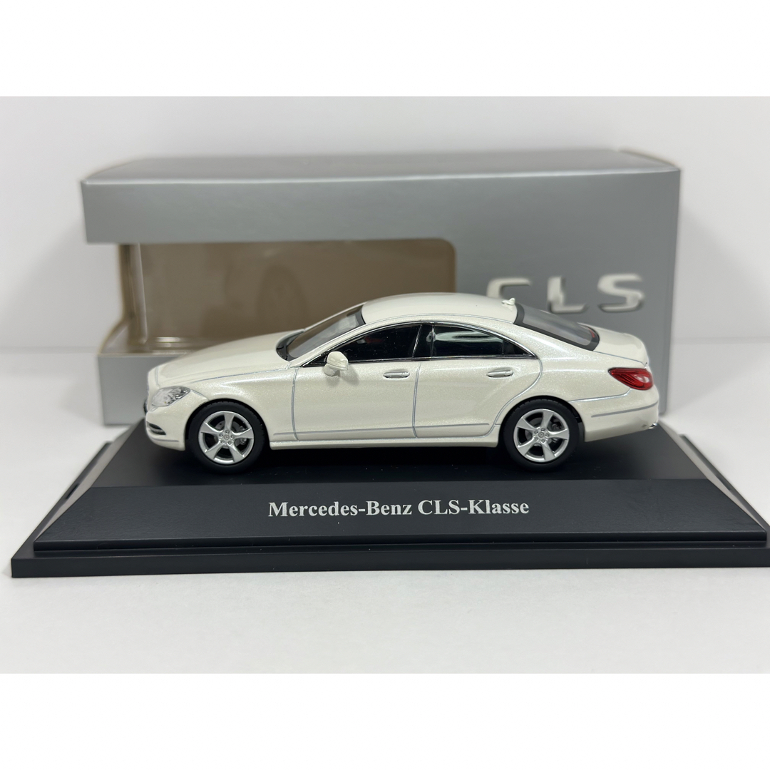 品 1/43 メルセデスベンツ C218 CLS ホワイト W218