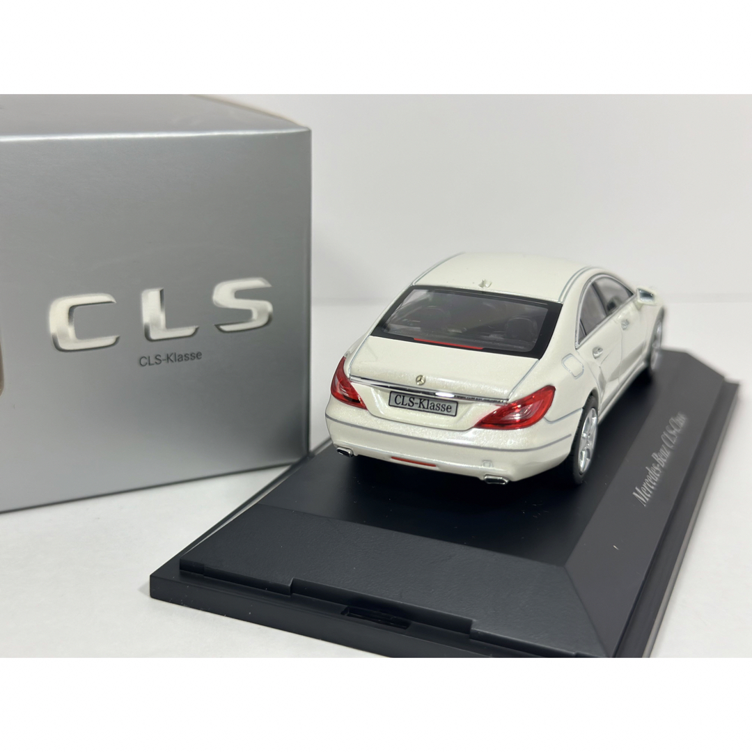 品 1/43 メルセデスベンツ C218 CLS ホワイト W218