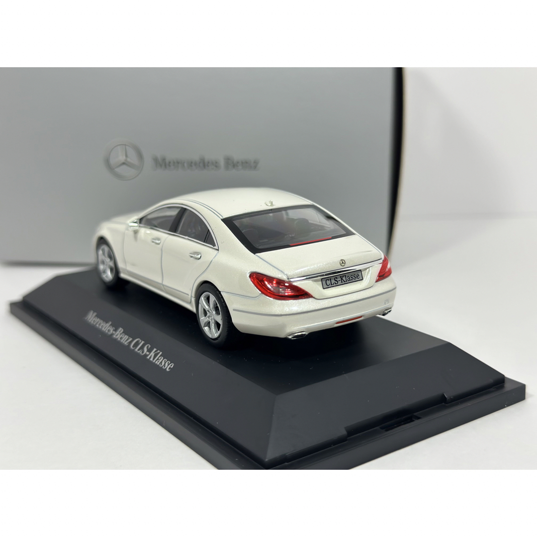 品 1/43 メルセデスベンツ C218 CLS ホワイト W218