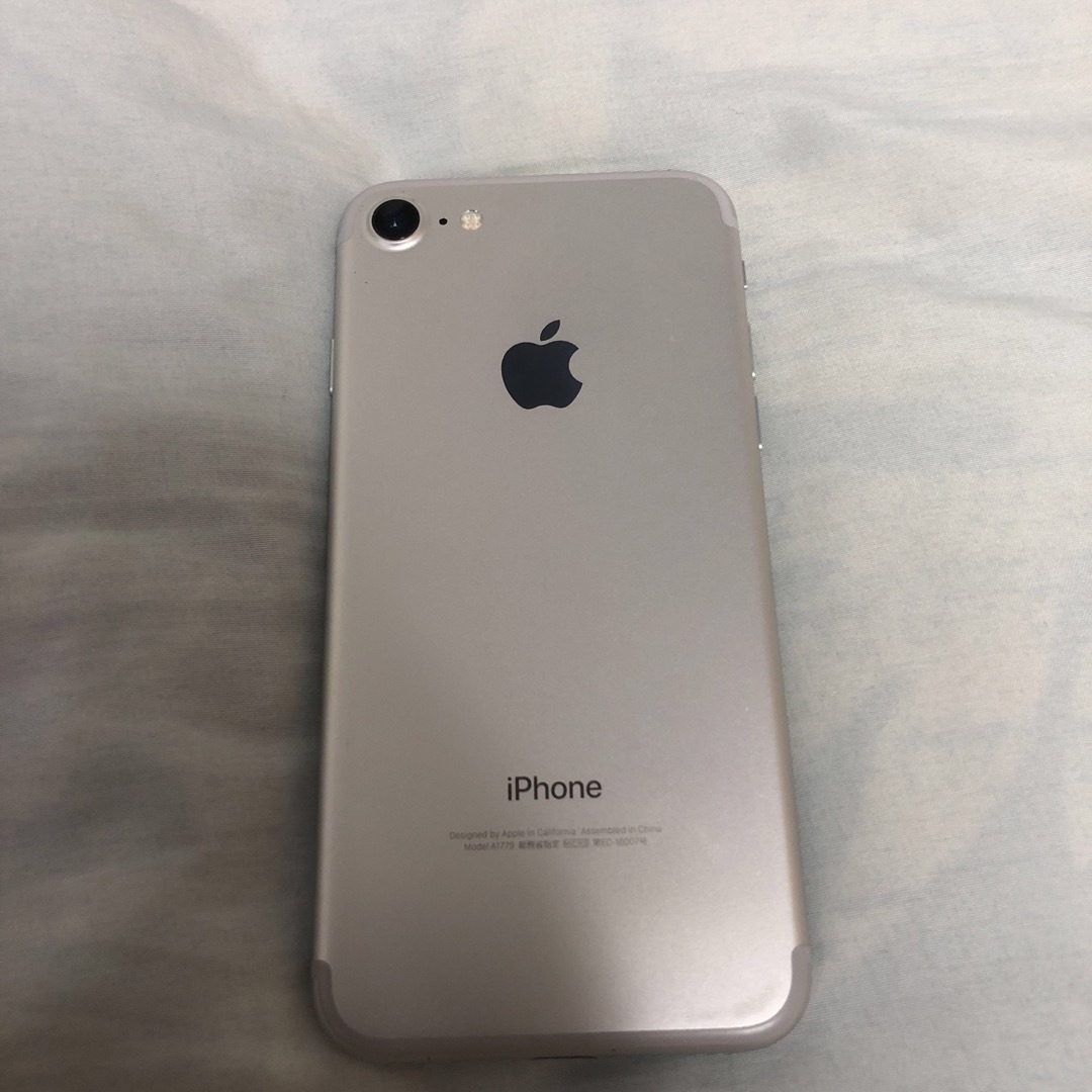 Apple iPhone7 32GB シルバー MNCF2J/A 1