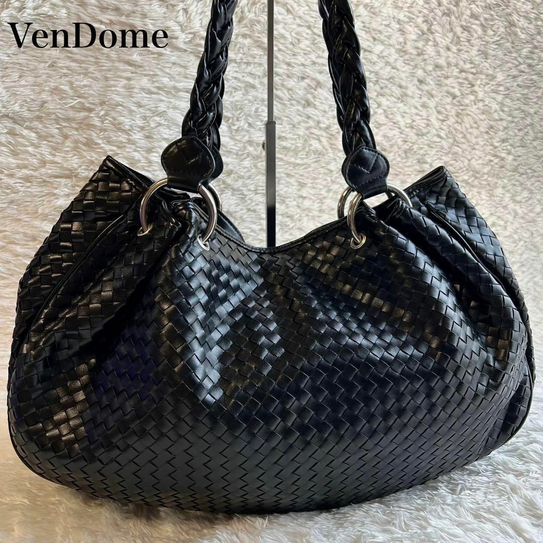 Vendome Aoyama(ヴァンドームアオヤマ)のヴァンドーム　VenDome  ショルダーバッグ  編み込み　黒　大容量　A4可 レディースのバッグ(ショルダーバッグ)の商品写真