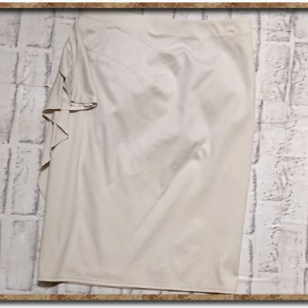 MOGA(モガ)のwb　フリル付きカットスカート　薄ベージュ☆モガ レディースのスカート(ひざ丈スカート)の商品写真