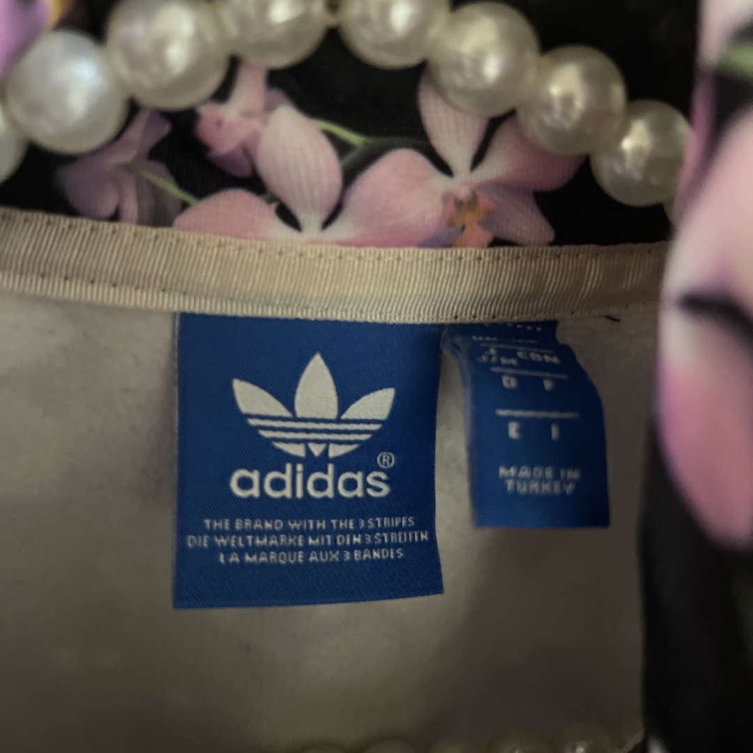 Originals（adidas）(オリジナルス)のアディダス　ジャンパー　レディース レディースのジャケット/アウター(ナイロンジャケット)の商品写真