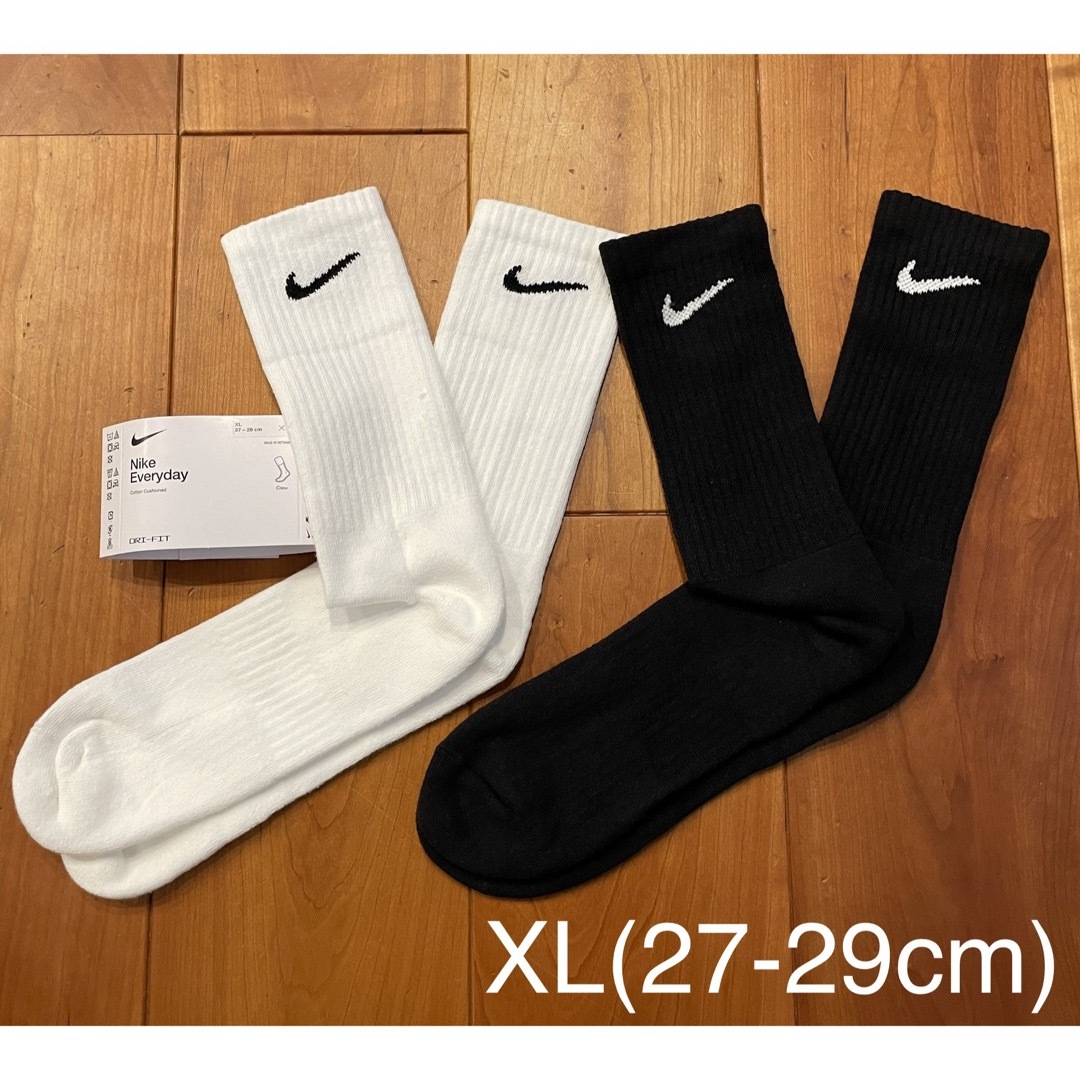 NIKE(ナイキ)の新品　ナイキ　XL(27-29cm)  クッション　クルーソックス　白黒2足 メンズのレッグウェア(ソックス)の商品写真