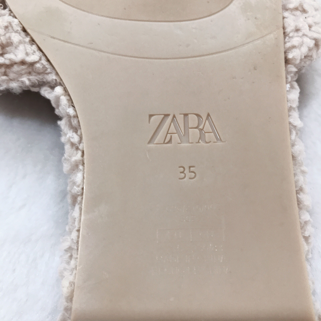 ZARA(ザラ)のZARA フラット サンダル ボア 35 ホワイトベージュ レディースの靴/シューズ(サンダル)の商品写真
