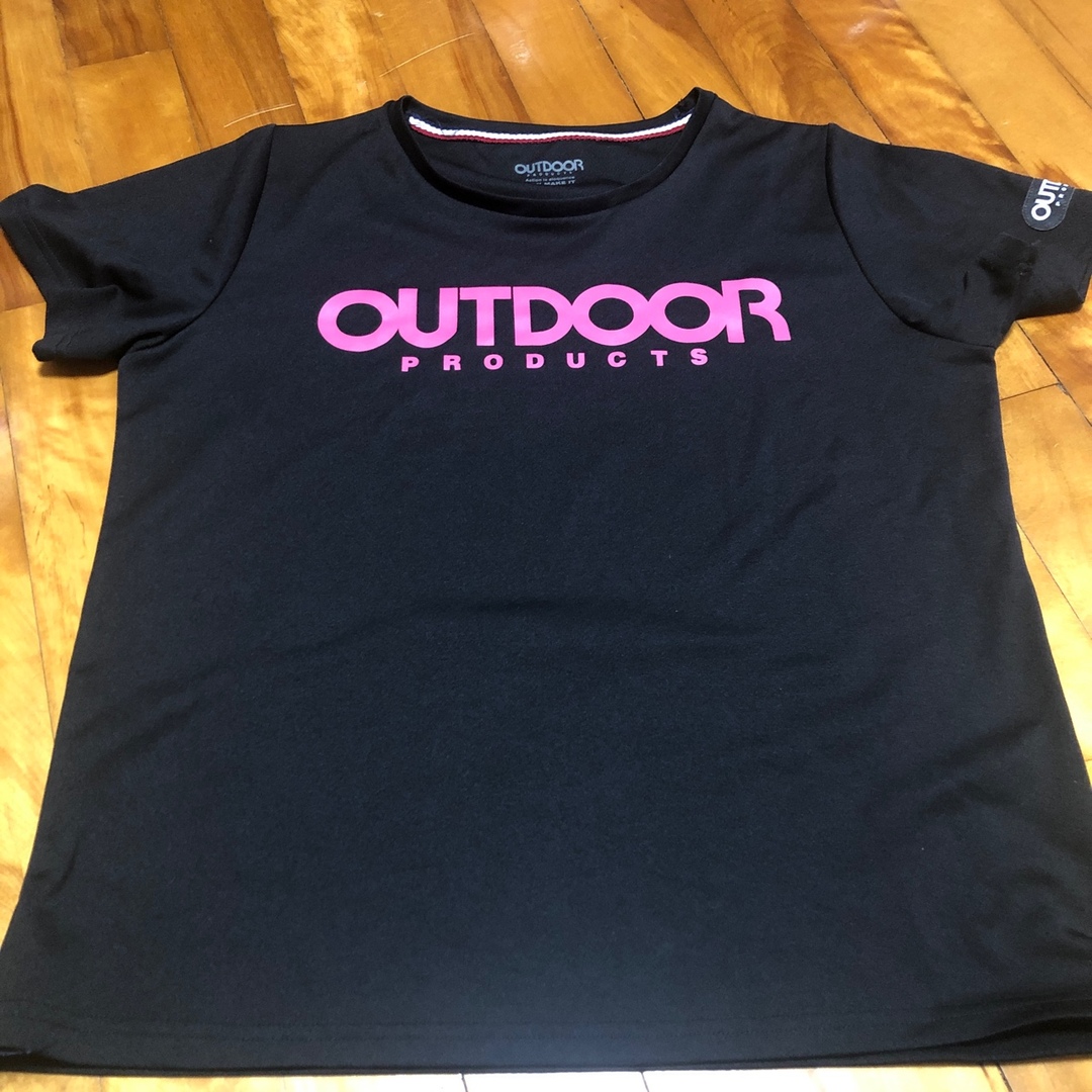 OUTDOOR PRODUCTS(アウトドアプロダクツ)のoutdoor 黒Tシャツ　難あり レディースのトップス(Tシャツ(半袖/袖なし))の商品写真