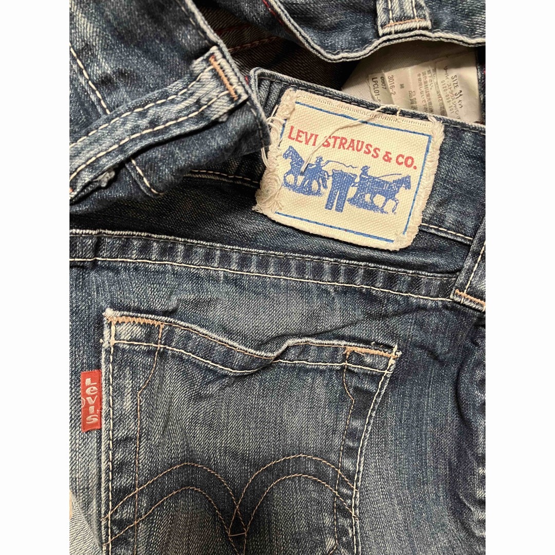 Levi's(リーバイス)のLEVI'Sリーバイス　　レディースジーンズ　サイズ31インチ レディースのパンツ(デニム/ジーンズ)の商品写真