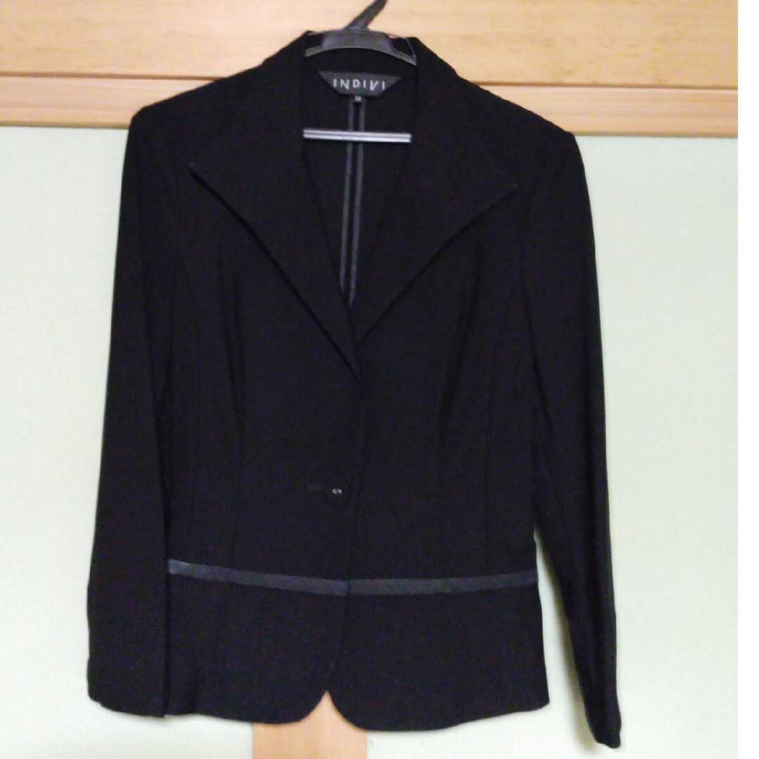 INDIVI(インディヴィ)のINDIVI  ブラックジャケット レディースのジャケット/アウター(テーラードジャケット)の商品写真