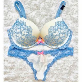 ヴィクトリアズシークレット(Victoria's Secret)の新品♡Victoria's Secret ブラ&ショーツ セット(ブラ&ショーツセット)