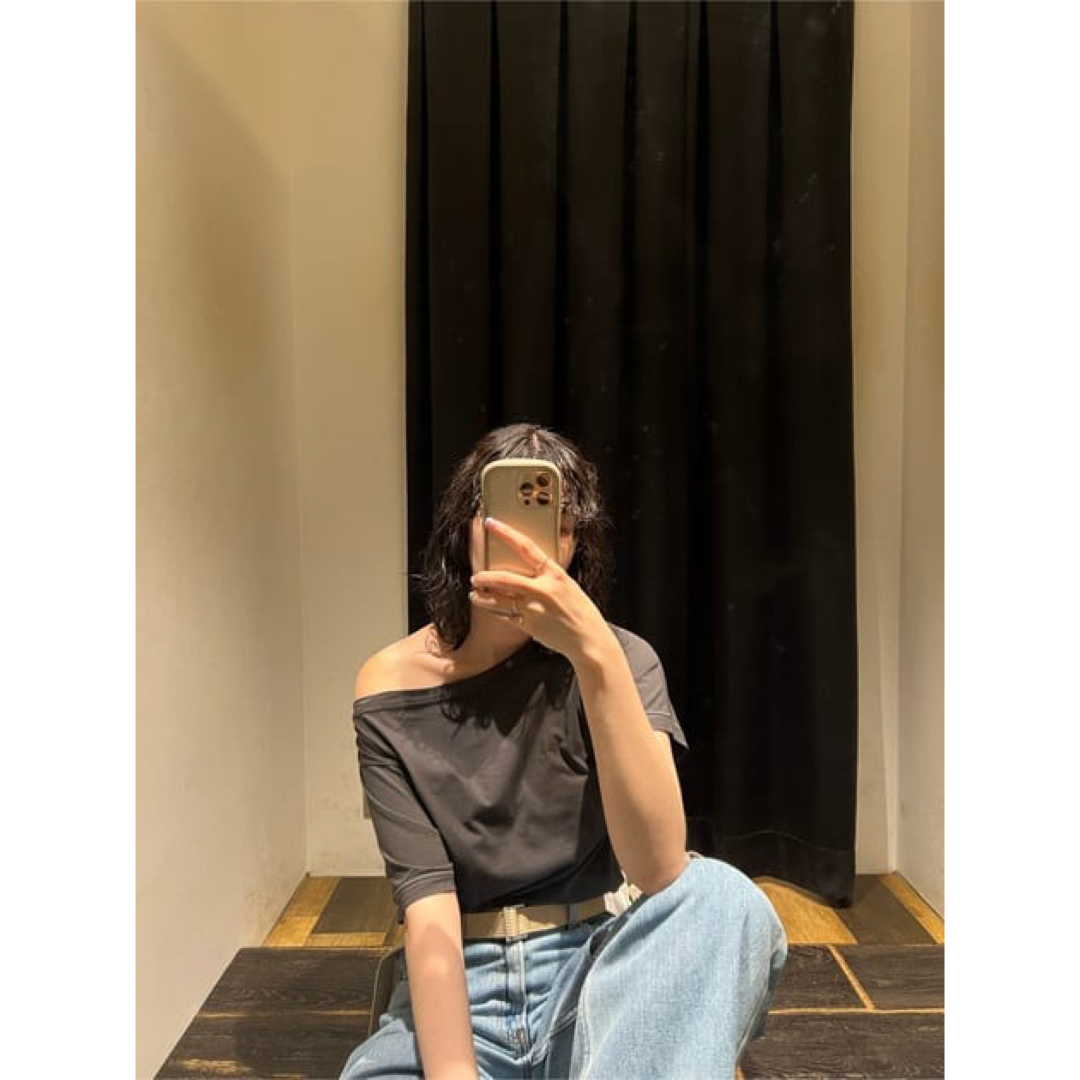 moussy(マウジー)のMOUSSY♡ PEEP SHOULDER LOOSE TEE レディースのトップス(カットソー(半袖/袖なし))の商品写真