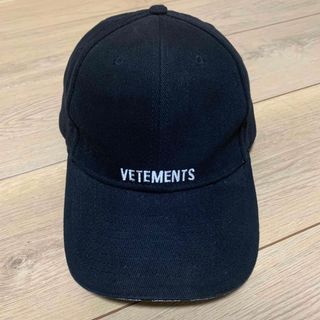 ヴェトモン(VETEMENTS)のvetements cap black(キャップ)