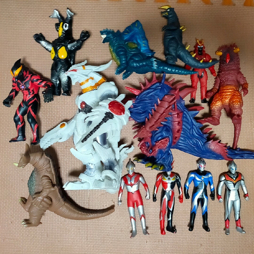 ウルトラマン ソフビ 怪獣