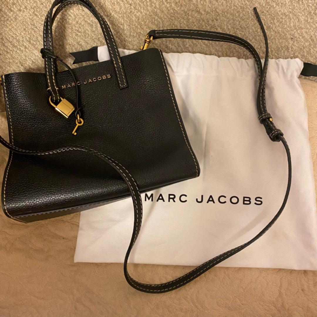 MARC JACOBS(マークジェイコブス)の美品❤︎MARC JACOBS The Grind Mini Tote ブラック レディースのバッグ(トートバッグ)の商品写真