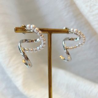 【金属アレルギー対応】うずまきパールカールピアス(シルバー)(ピアス)