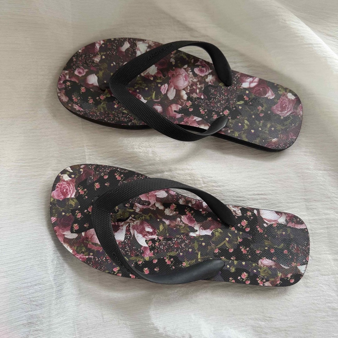GIVENCHY(ジバンシィ)のジバンシービーチサンダル　新品同様　め レディースの靴/シューズ(サンダル)の商品写真