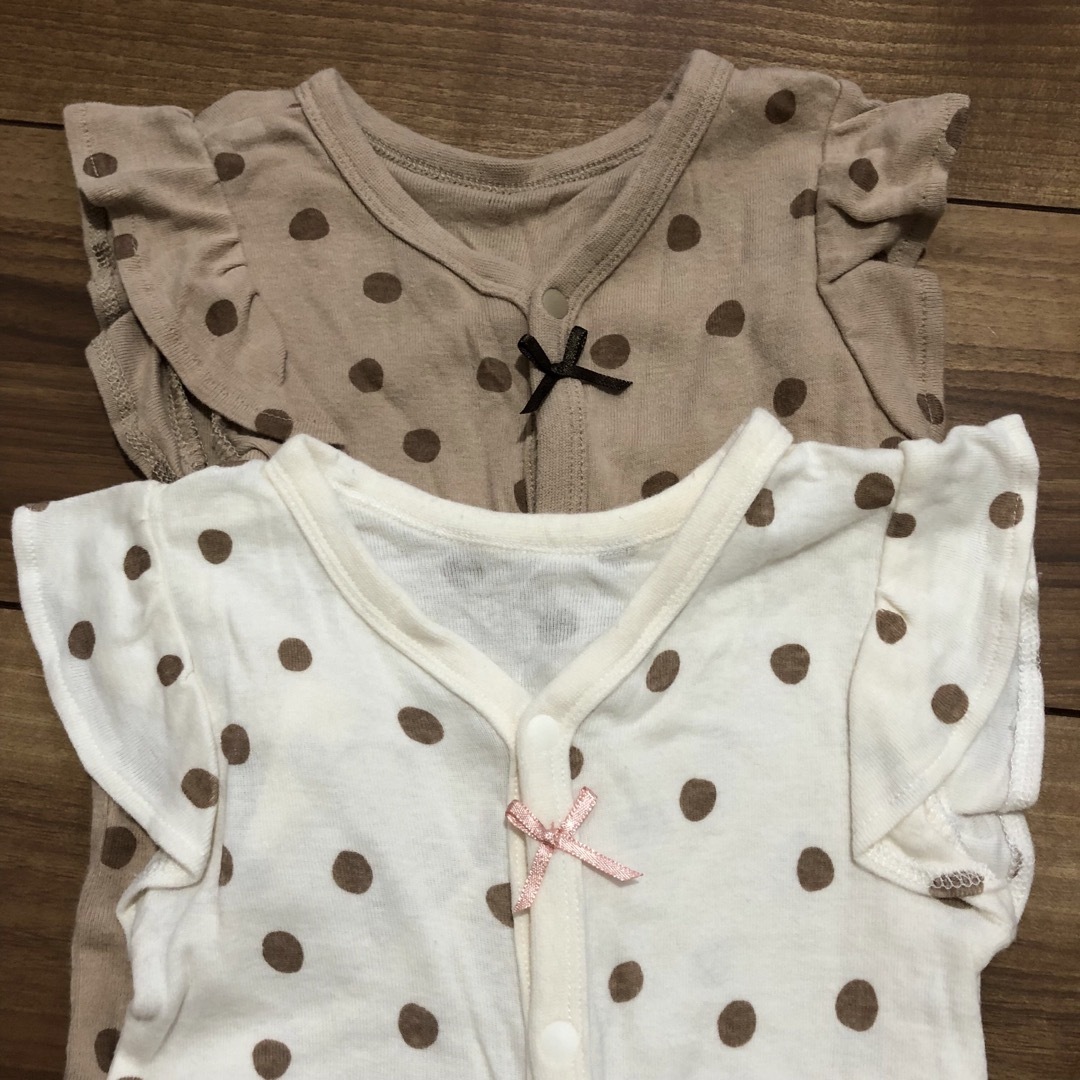 babyGAP(ベビーギャップ)の80サイズロンパース3枚セット♡ドット♡フリル♡くすみカラー キッズ/ベビー/マタニティのベビー服(~85cm)(ロンパース)の商品写真