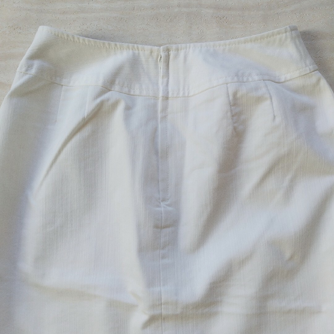 ニッセン(ニッセン)のLivre claire 飾りジップポケット タイトスカート (白色) レディースのスカート(ひざ丈スカート)の商品写真