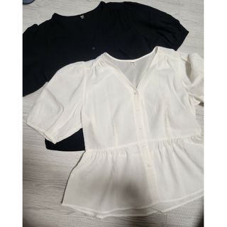 ユニクロ(UNIQLO)のレーヨンローンVネックブラウス(半袖)　白黒セット(シャツ/ブラウス(半袖/袖なし))