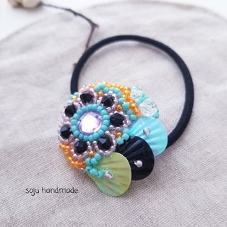 トルコランプフィッシュヘアゴム　ビーズ刺繍　ヘアゴム(ヘアアクセサリー)