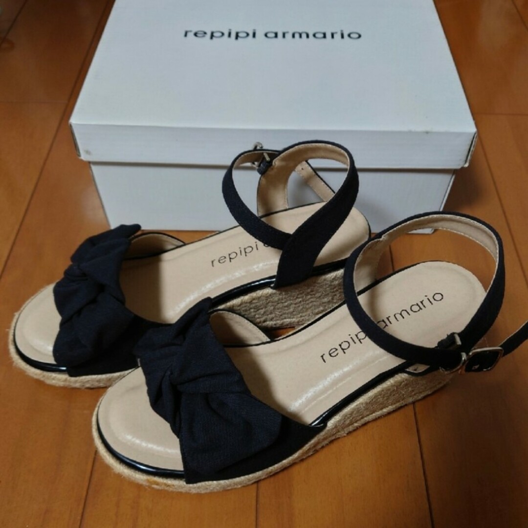 repipi armario(レピピアルマリオ)のレピピアルマリオ　リボンサンダル　黒　L24〜24.5cm レディースの靴/シューズ(サンダル)の商品写真