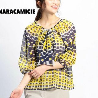 ナラカミーチェ(NARACAMICIE)のナラカミーチェ【NARACAMICIE】シフォンキカ柄ノーカラー七分袖ブラウス(シャツ/ブラウス(長袖/七分))