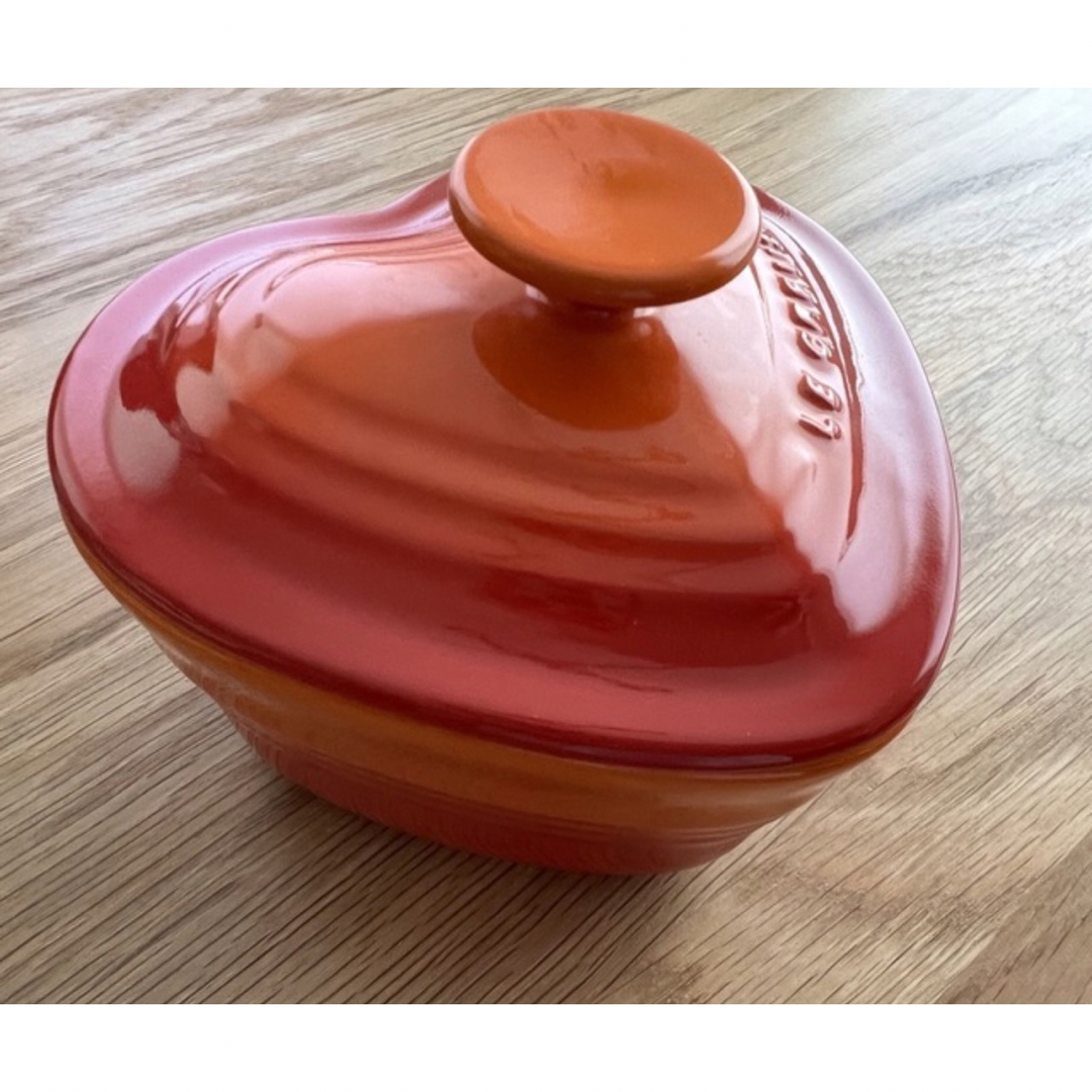 LE CREUSET(ルクルーゼ)の未使用　LE CREUSET  ラムカン・ダムール／フタ付き2点セット インテリア/住まい/日用品のキッチン/食器(食器)の商品写真